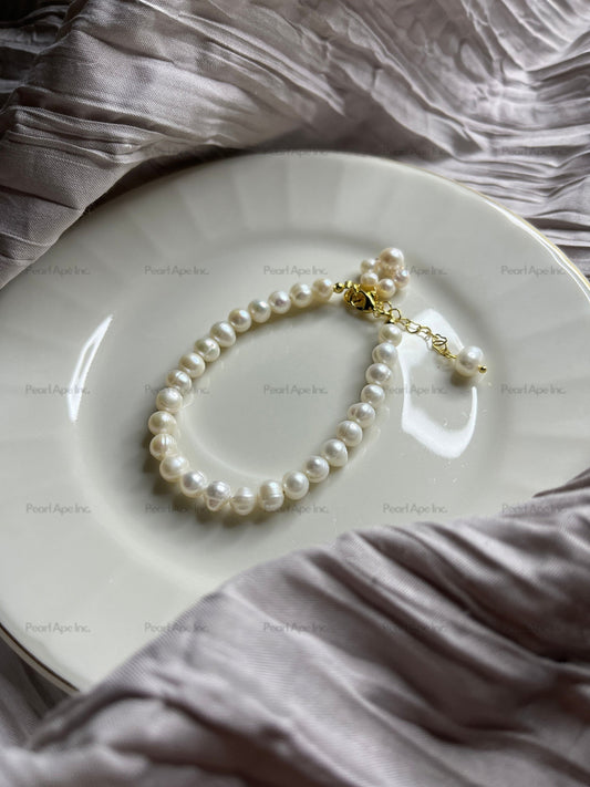 B0001 White Freshwater Pearl Bracelet