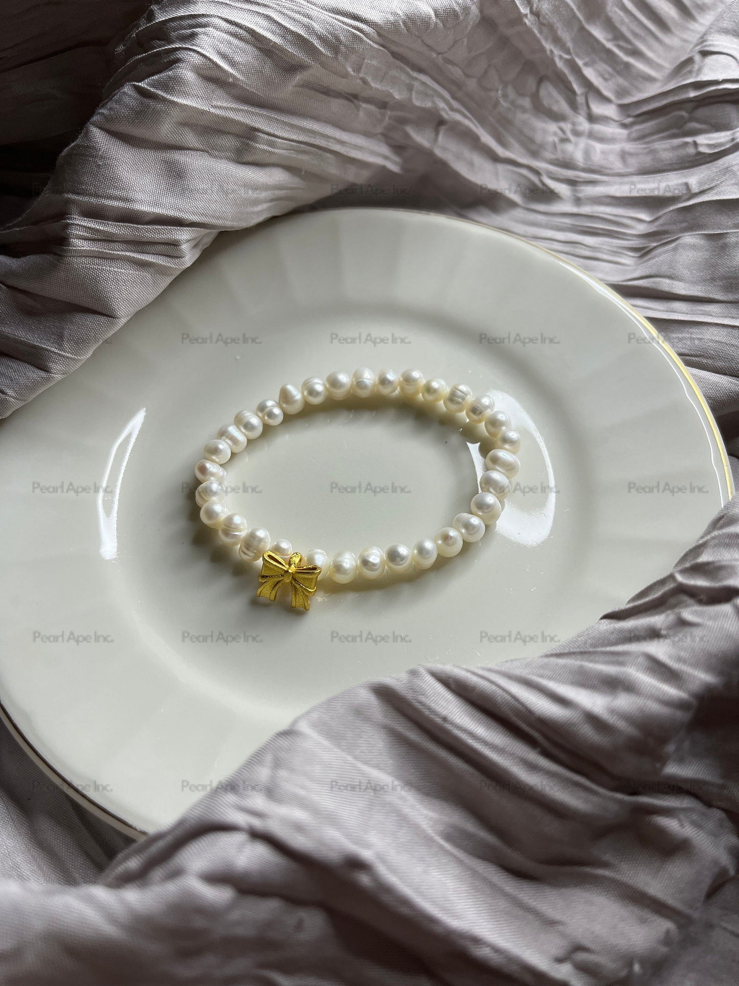 B0004 White Freshwater Pearl Bracelet